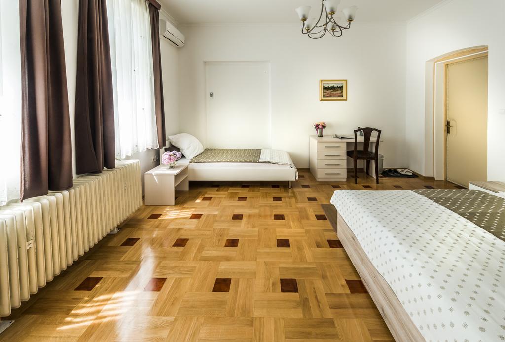 Vila Regina Rooms Karlovac Luaran gambar