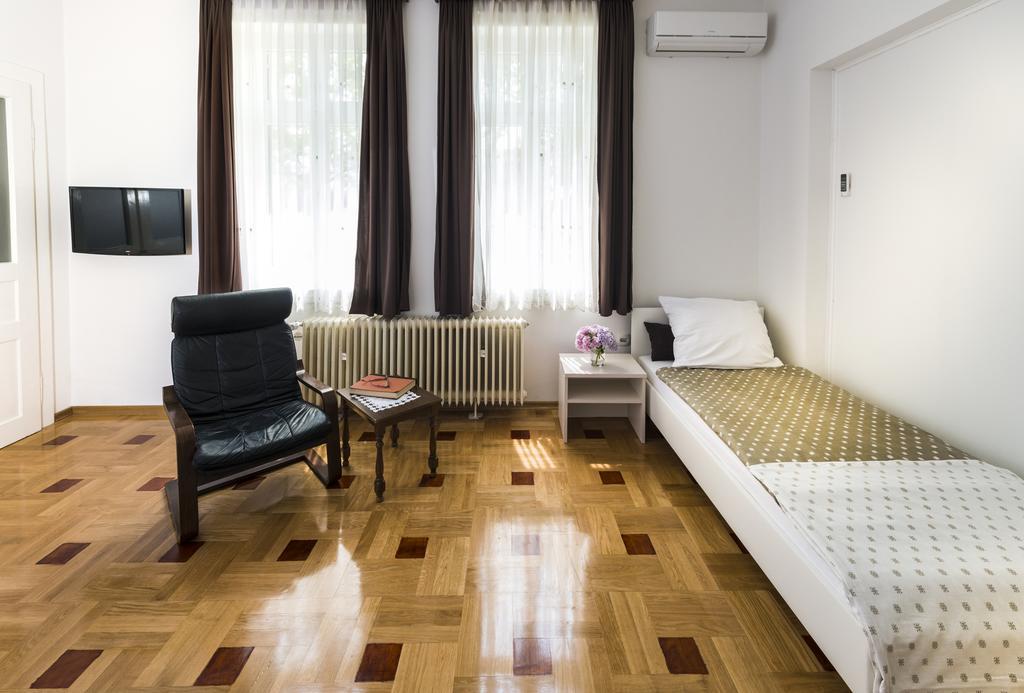 Vila Regina Rooms Karlovac Luaran gambar