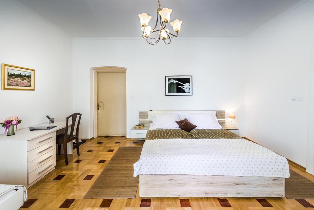 Vila Regina Rooms Karlovac Luaran gambar